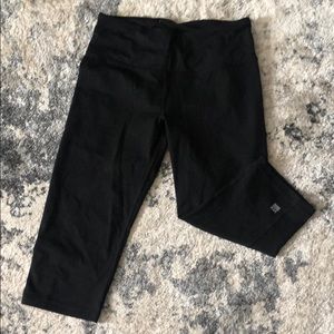 Black Victoria’s Secret Knockout Crop Leggings